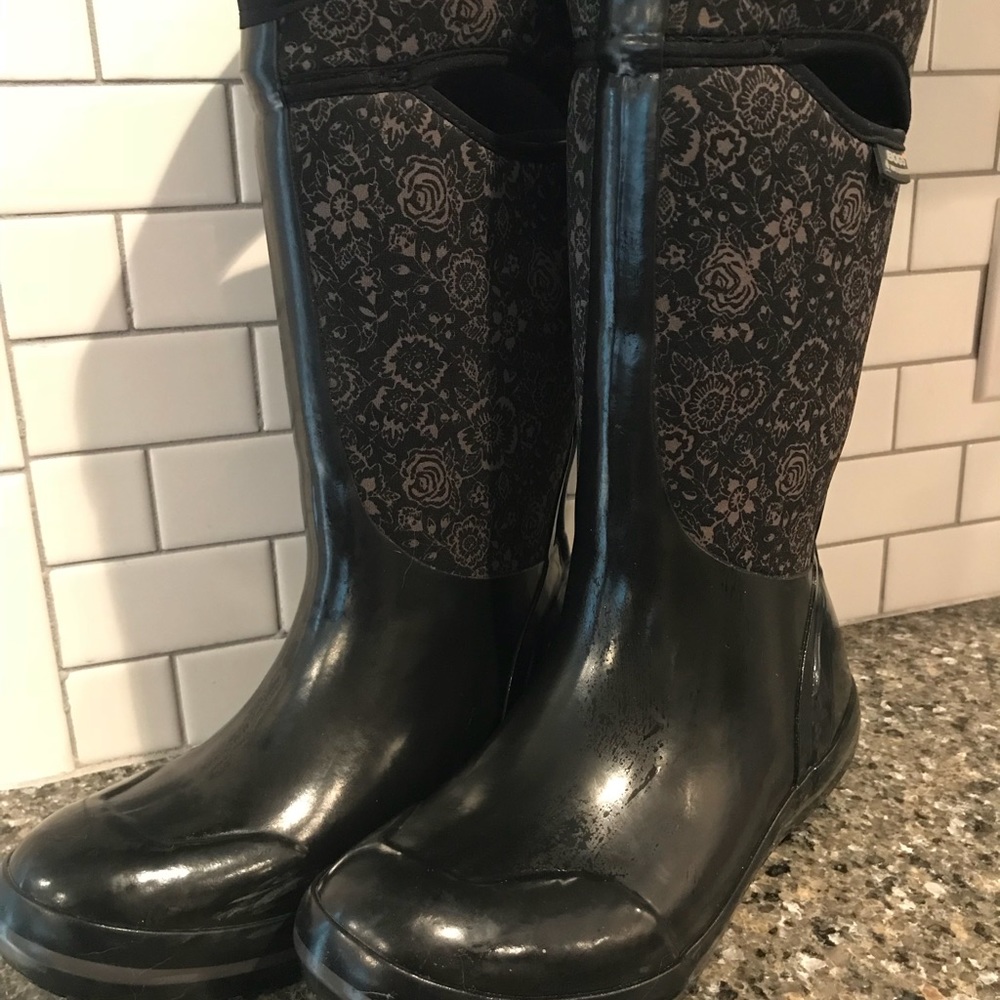 Bogs Boots Sz 10 Plimsoll Quilted Floral